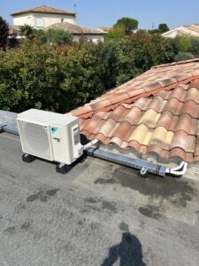 Pose d’une climatisation sur toit terrasse à Nîmes